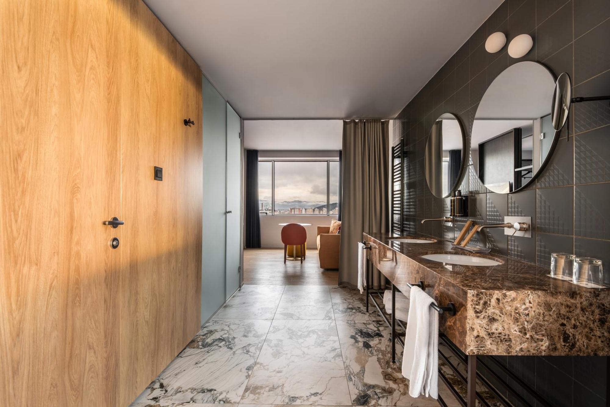 Lev Hotel 4*