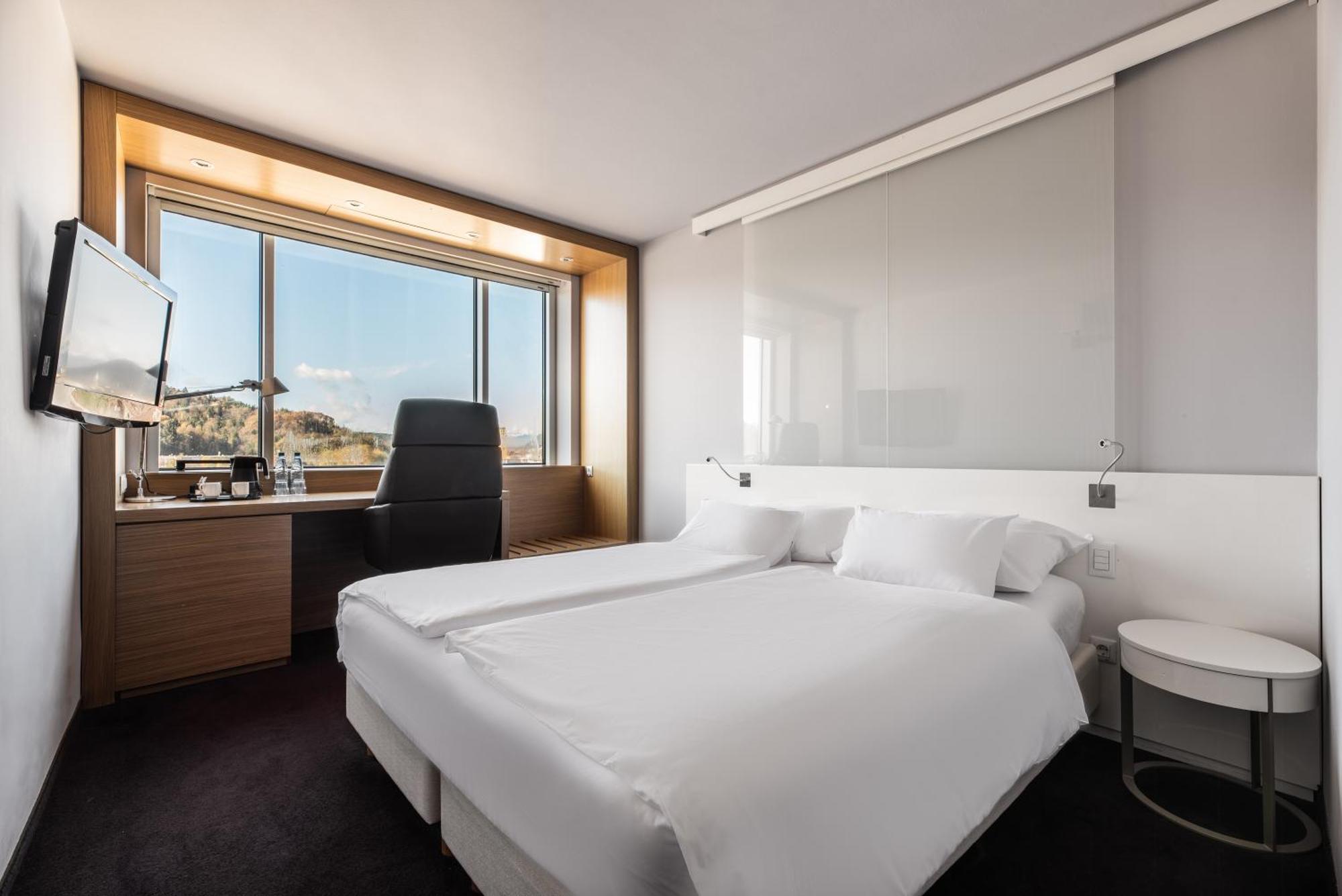Lev Hotel 4*
